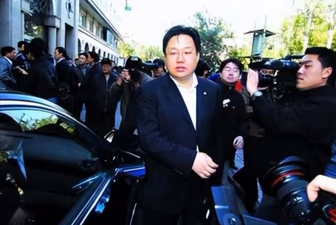 初戀陸毅,痴愛王志文,富豪老公入獄去世,她拿130億笑著活下去