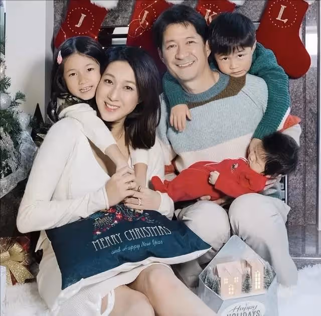 TVB前當家花旦罕曬豐滿事業線,嫁大13歲丈夫,結婚後定居加拿大