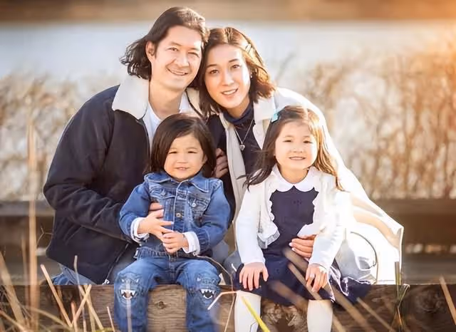 TVB前當家花旦罕曬豐滿事業線,嫁大13歲丈夫,結婚後定居加拿大