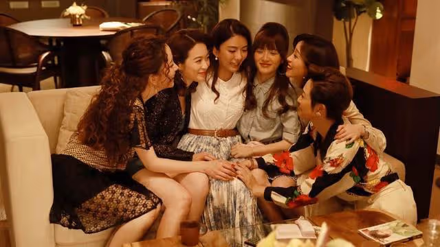 香港知名女星復出演風塵女子,與多名富商傳緋聞,至今單身未婚