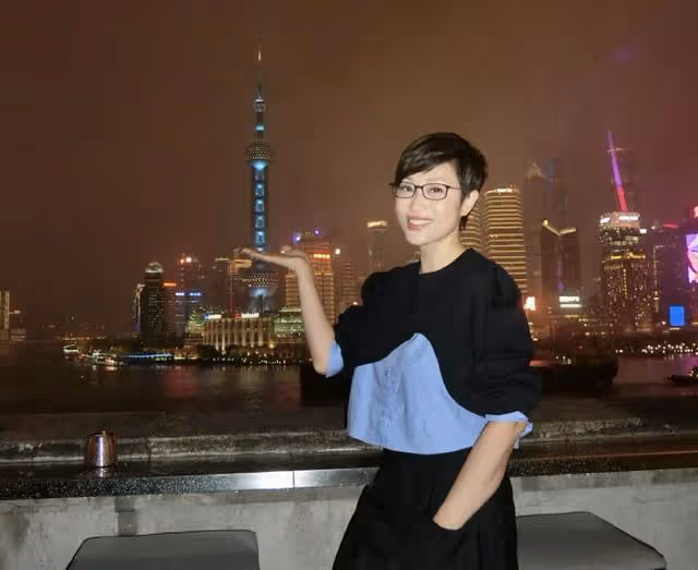 香港知名女星復出演風塵女子,與多名富商傳緋聞,至今單身未婚