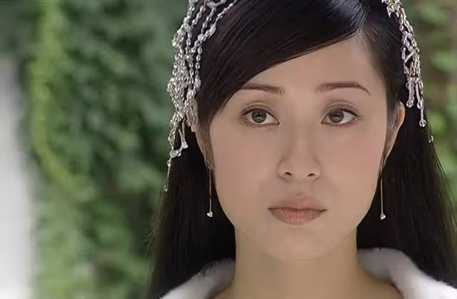 香港知名女星復出演風塵女子,與多名富商傳緋聞,至今單身未婚