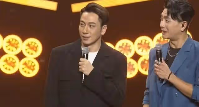 互動親密!黃宗澤內地拍節目與女搭檔表現曖昧,有說有笑互搭手臂