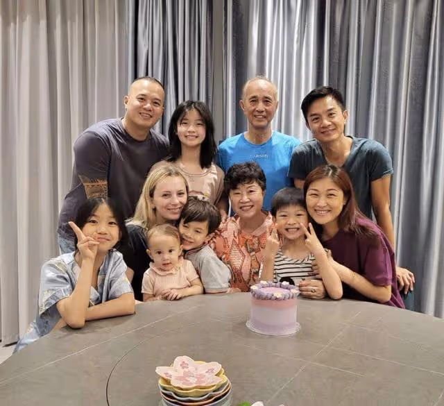 TVB眾星過母親節!視帝一家三口慶祝,實力配角三代同堂太幸福