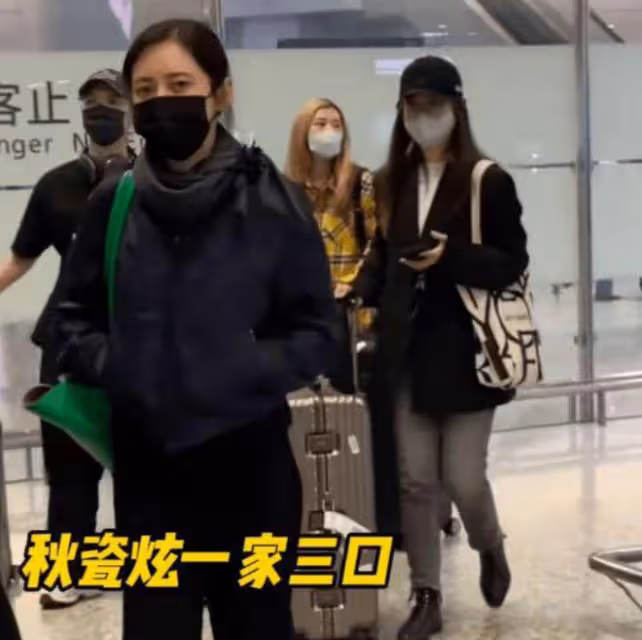 於曉光陪秋瓷炫上班,男方近照滄桑魚尾紋搶鏡,同框對比太明顯