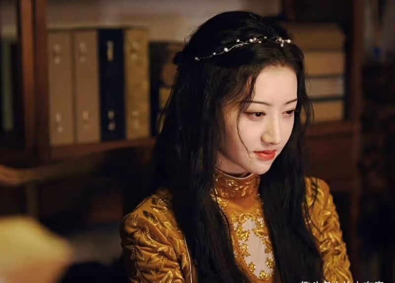 「蠢美人」古力娜扎,簽錯公司,交錯男友,不紅不是沒原因