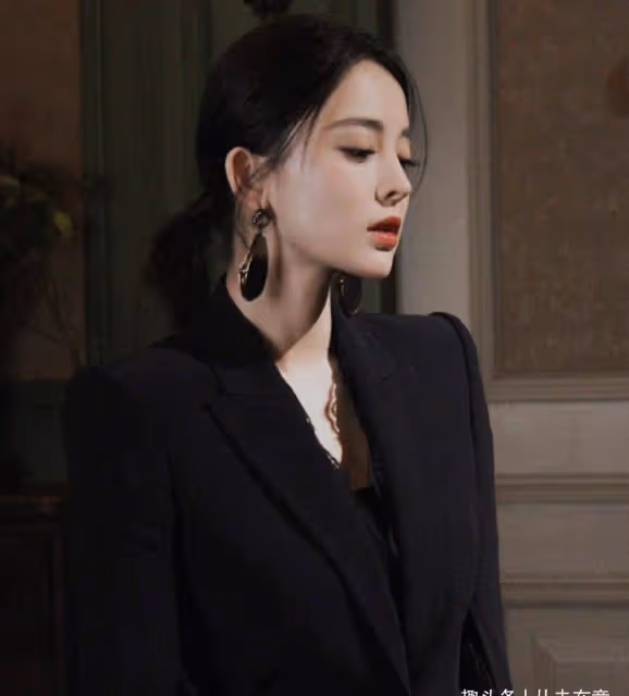 「蠢美人」古力娜扎,簽錯公司,交錯男友,不紅不是沒原因