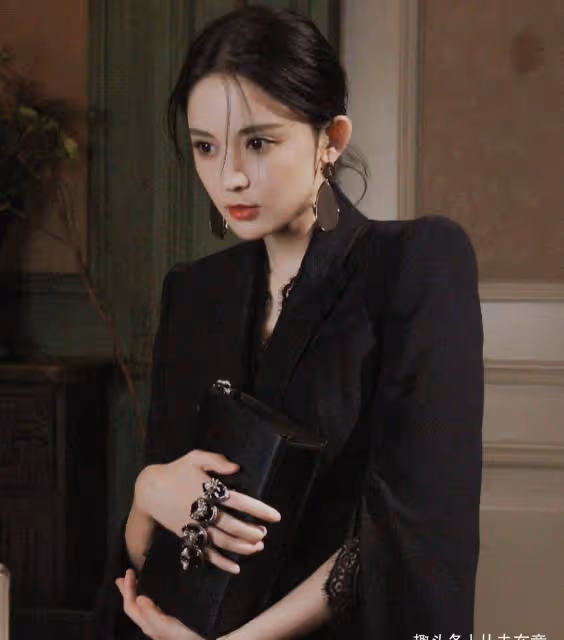 「蠢美人」古力娜扎,簽錯公司,交錯男友,不紅不是沒原因