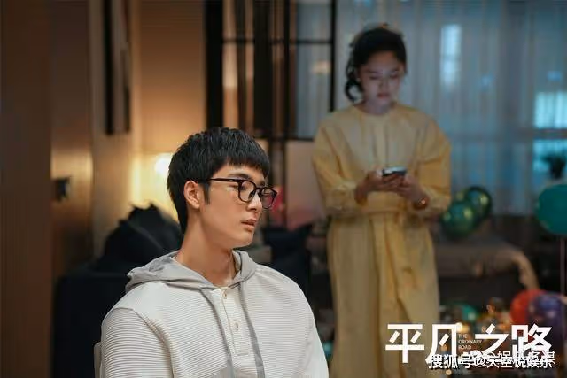 《平凡之路》祝欣欣被男友家暴流產,試圖輕生被金晨救回,郭麒麟教家暴男做人