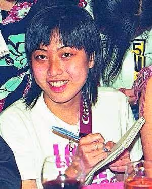 小記者甘比如何成劉鑾雄最後的女人？周星馳請吃飯，爆料伏明霞