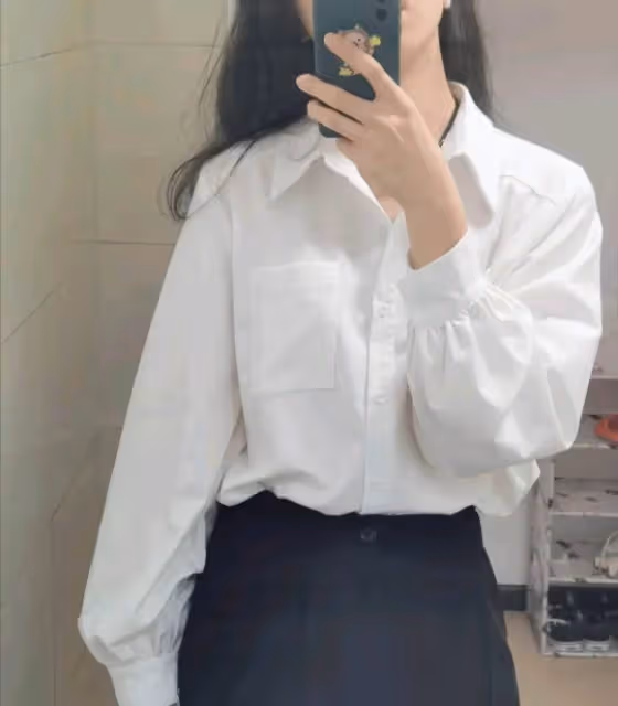 女人無論年紀多大，穿白襯衫都要記住這3點，時髦高級