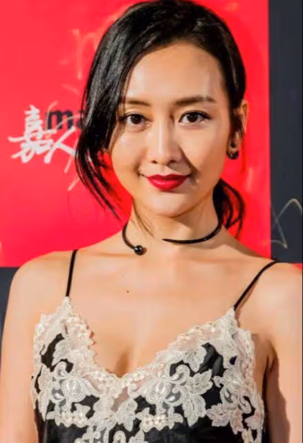 王鷗真有勇氣，走紅毯放棄禮服，選擇蕾絲弔帶睡衣，反而更惹眼了