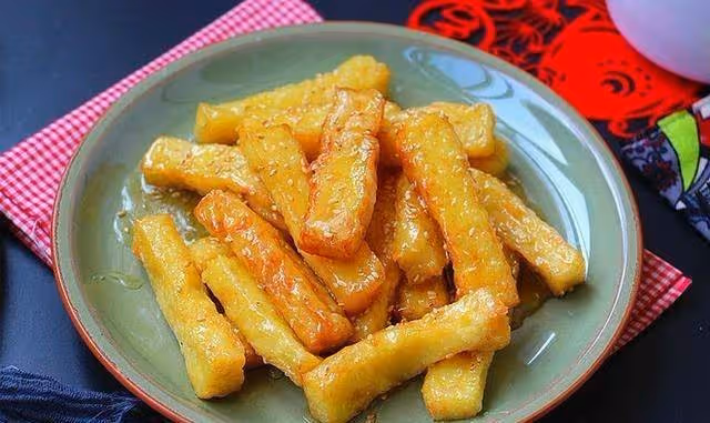 教你做創意小零食,1碗麵粉,2個雞蛋,鍋里一炸,比蛋糕都好吃~