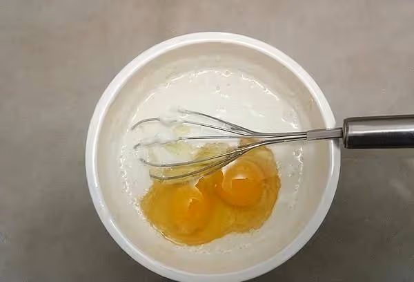 教你做創意小零食,1碗麵粉,2個雞蛋,鍋里一炸,比蛋糕都好吃~