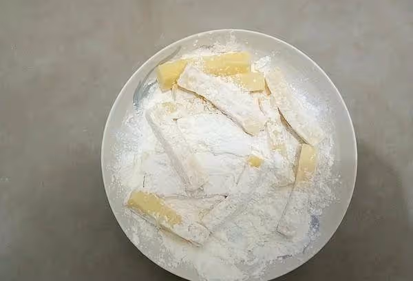 教你做創意小零食,1碗麵粉,2個雞蛋,鍋里一炸,比蛋糕都好吃~