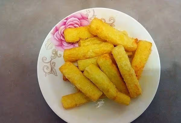 教你做創意小零食,1碗麵粉,2個雞蛋,鍋里一炸,比蛋糕都好吃~