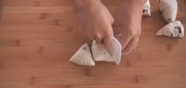 葡萄乾別嚼著吃,做成鬆軟的小麵包,營養又健康,自己動手做起來~