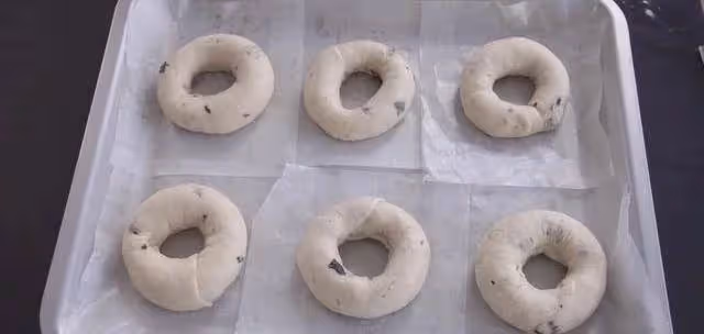葡萄乾別嚼著吃,做成鬆軟的小麵包,營養又健康,自己動手做起來~
