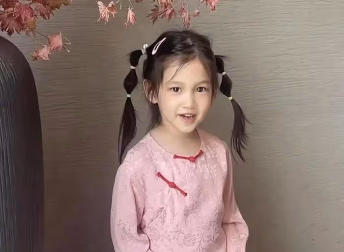 曹雲金唐菀復婚同居再添實錘?同曬娃慶母親節,女兒五官深邃似爸