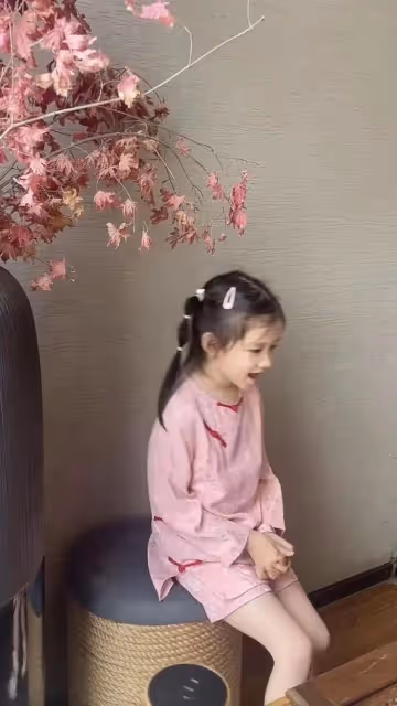 曹雲金唐菀復婚同居再添實錘?同曬娃慶母親節,女兒五官深邃似爸