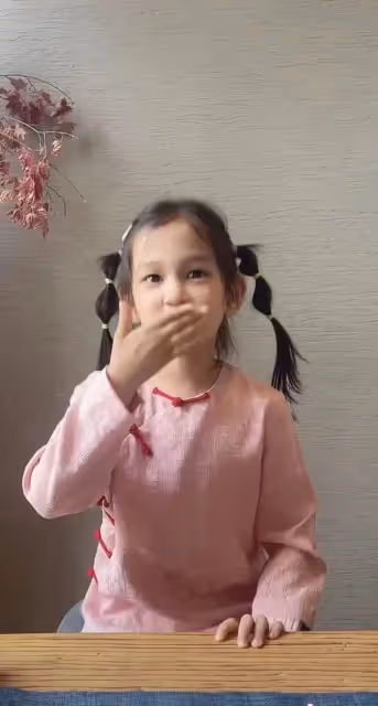 曹雲金唐菀復婚同居再添實錘?同曬娃慶母親節,女兒五官深邃似爸