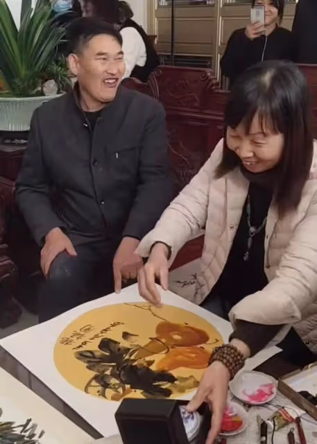 大衣哥被邀請參加畫展遭人諷刺不懂藝術,在家畫一幅畫被拍出百萬