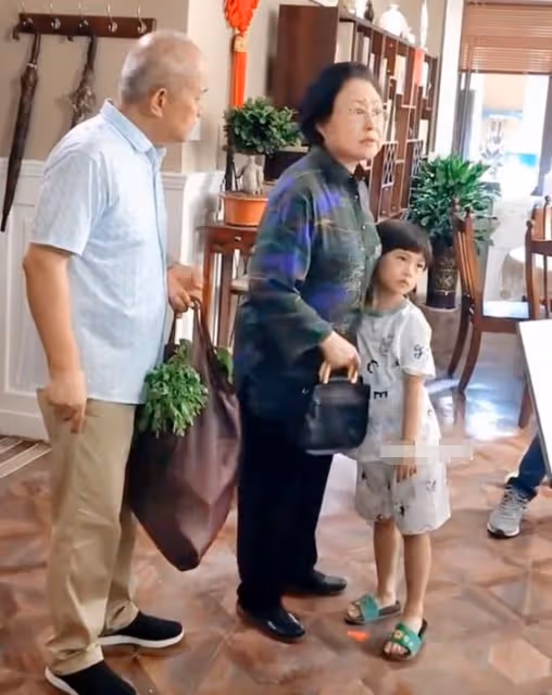 73歲斯琴高娃近況罕曝光,現身福建拍戲飆演技,國籍問題再引爭議