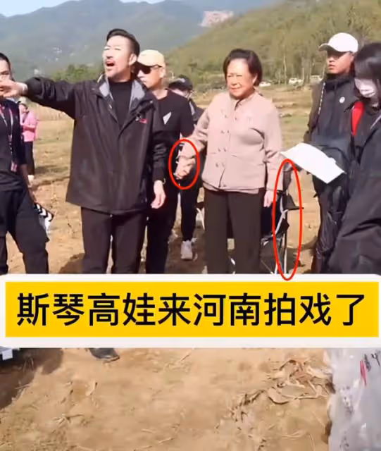 73歲斯琴高娃近況罕曝光,現身福建拍戲飆演技,國籍問題再引爭議