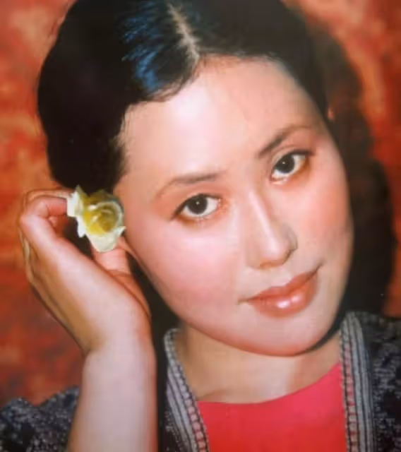 73歲斯琴高娃近況罕曝光,現身福建拍戲飆演技,國籍問題再引爭議