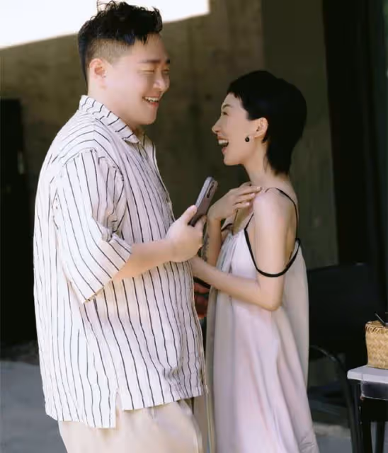 郝劭文大婚!8歲繼女戴頭紗搶鏡,李立群時隔10個月回內地心情好