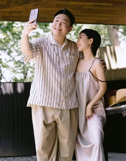 郝劭文大婚!8歲繼女戴頭紗搶鏡,李立群時隔10個月回內地心情好