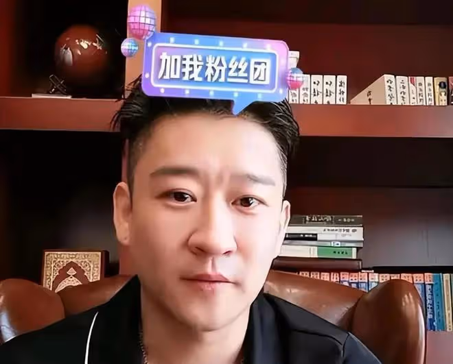 曹雲金強烈釋放善意，展示郭德綱簽名扇！網友：就等郭德綱表態了