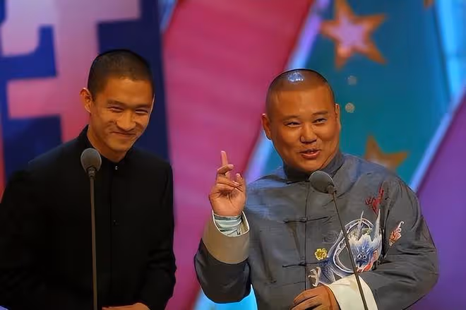 曹雲金強烈釋放善意，展示郭德綱簽名扇！網友：就等郭德綱表態了