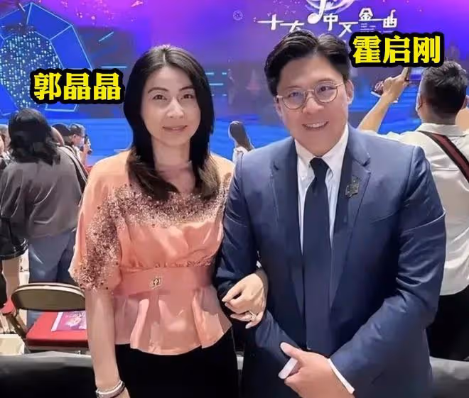 霍啟剛為郭晶晶過母親節,一家五口小女兒顏值出眾,家中裝修被嘲