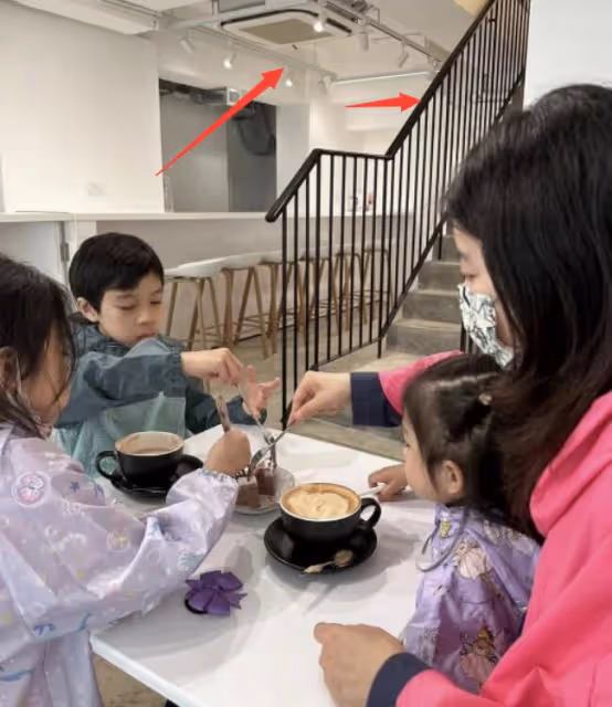 霍啟剛為郭晶晶過母親節,一家五口小女兒顏值出眾,家中裝修被嘲