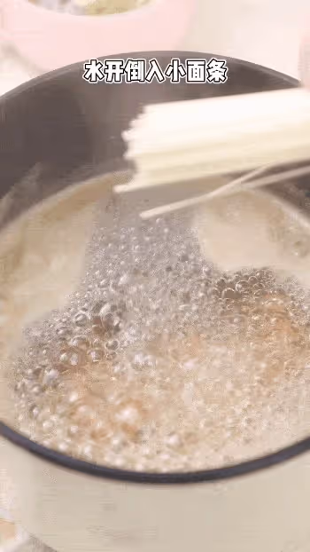牛肉和寶寶面這樣做,葷素搭配,鮮香可口又營養,寶寶能吃一小碗!