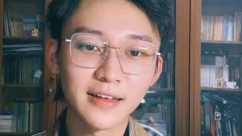 劉怡潼戀情曝光!街邊深擁女友不撒手,評論區卻離不開劉奕君