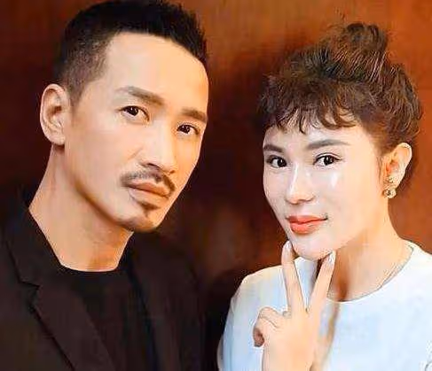 46歲何晟銘公開戀情?與女網紅曬合照,被網友質疑是人造美女