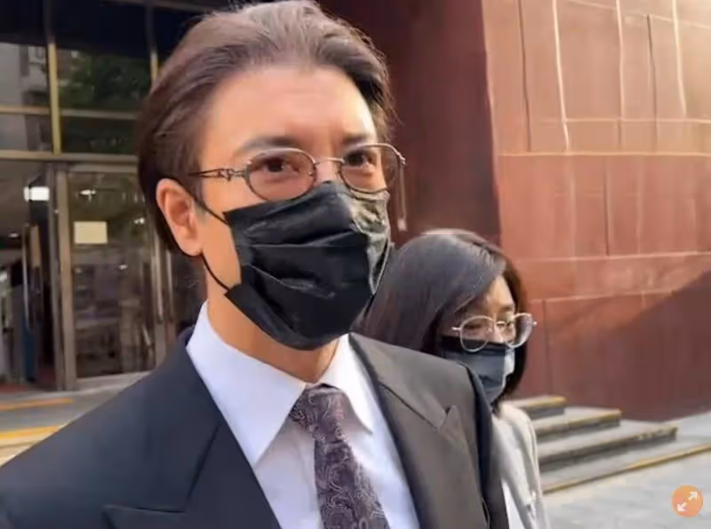 王力宏與前妻同框「交戰」,穿西裝打領帶眼神堅毅,李靚蕾顯疲憊