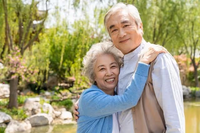 再婚5天就分手了，大媽：他身上有味，大爺怒斥：她純屬沒事找事