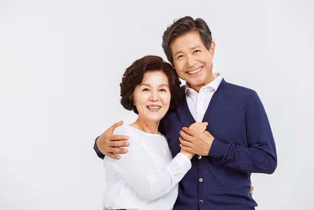 再婚5天就分手了,大媽:他身上有味,大爺怒斥:她純屬沒事找事