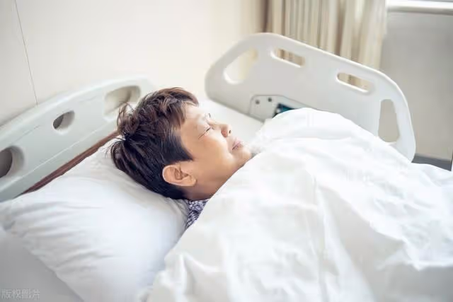 再婚5天就分手了,大媽:他身上有味,大爺怒斥:她純屬沒事找事
