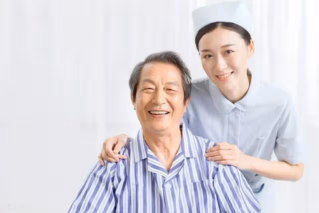 「我老了不靠你,自己攢錢去養老院」,先別說狠話,想去可不容易