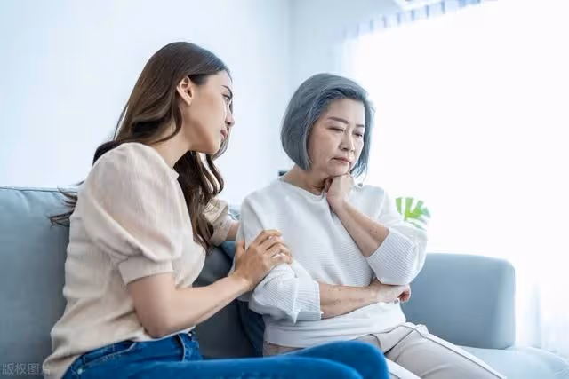 老人去女兒家養老,每月給4000生活費,女婿:不准來,找你兒子去