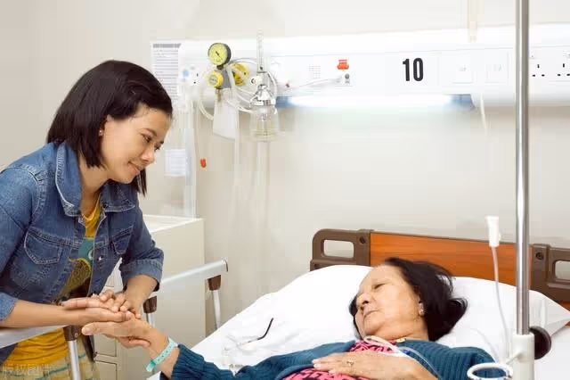 老人去女兒家養老,每月給4000生活費,女婿:不准來,找你兒子去
