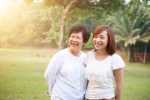 老人去女兒家養老,每月給4000生活費,女婿:不准來,找你兒子去