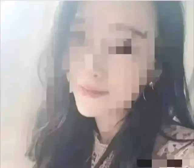美女老師:誤將不雅照和2段不堪入目的視頻發到家長群,男友背鍋