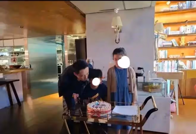 汪小菲和霍啟剛同時曬孩子正面照,霍啟剛被祝福,汪小菲卻被告了