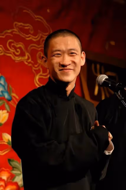 曹雲金事業翻紅,直播間開播點贊破1億,與郭德綱的關係再起爭議