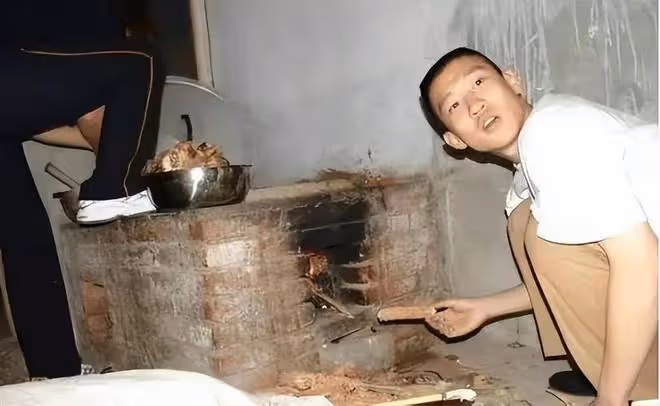 曹雲金事業翻紅,直播間開播點贊破1億,與郭德綱的關係再起爭議